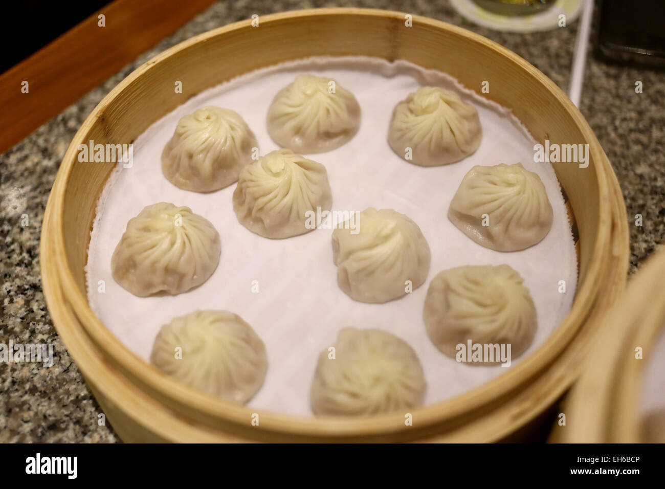 La nourriture chinoise faite de pâte dans la cuisine. Banque D'Images