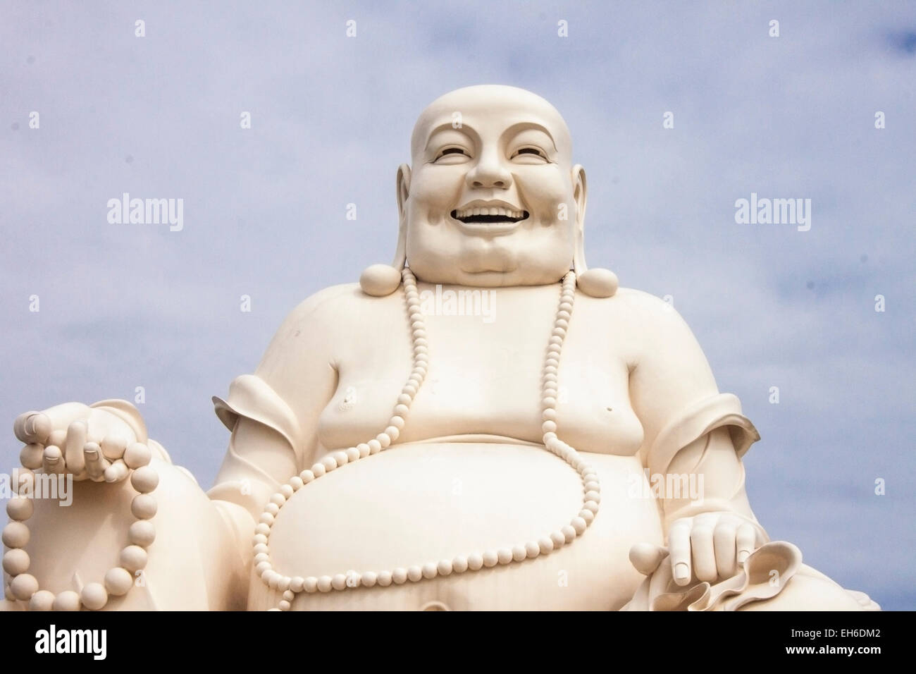 Une statue du Bouddha blanc potelé, au Vietnam Banque D'Images