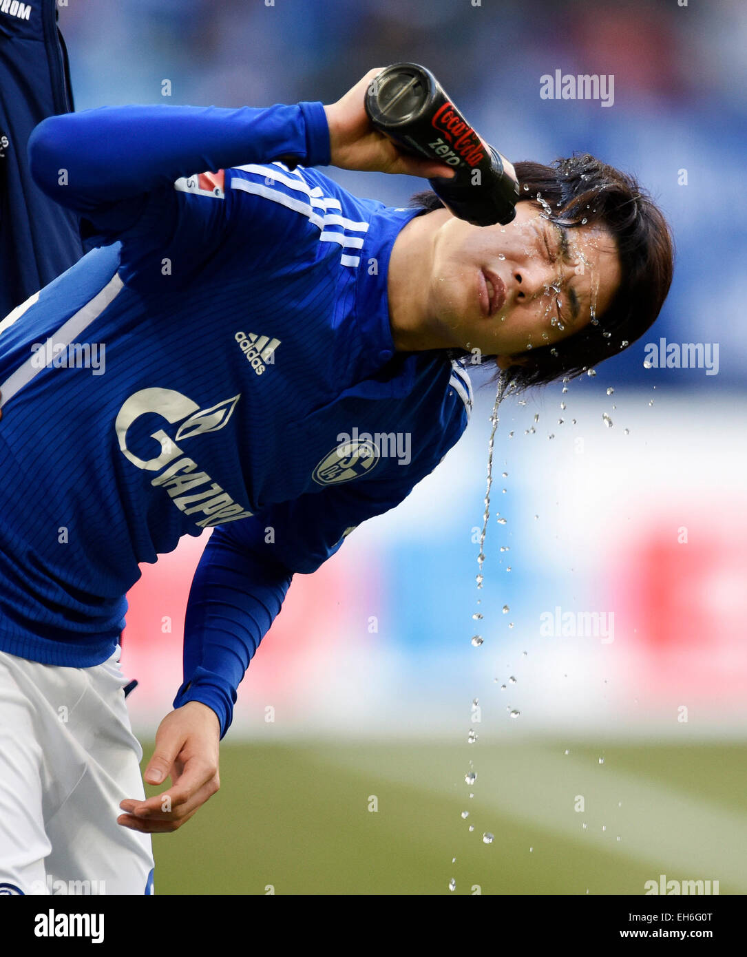 Gelsenkirchen, Allemagne. 8 mars, 2015. Bundesliga allemande 2014/2015 journée 24 Saison, Schalke 04 (S04) vs 1899 Hoffenheim --- Atsuto Uchida (S04) : crédit kolvenbach/Alamy Live News Banque D'Images
