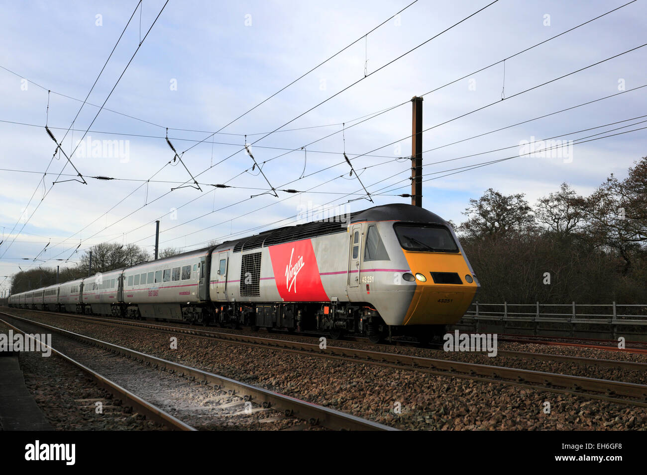 43251 Société d'exploitation, Virgin Trains à grande vitesse de classe 43 Train Diesel, East Coast Main Line Railway, Peterborough, Cambridge Banque D'Images