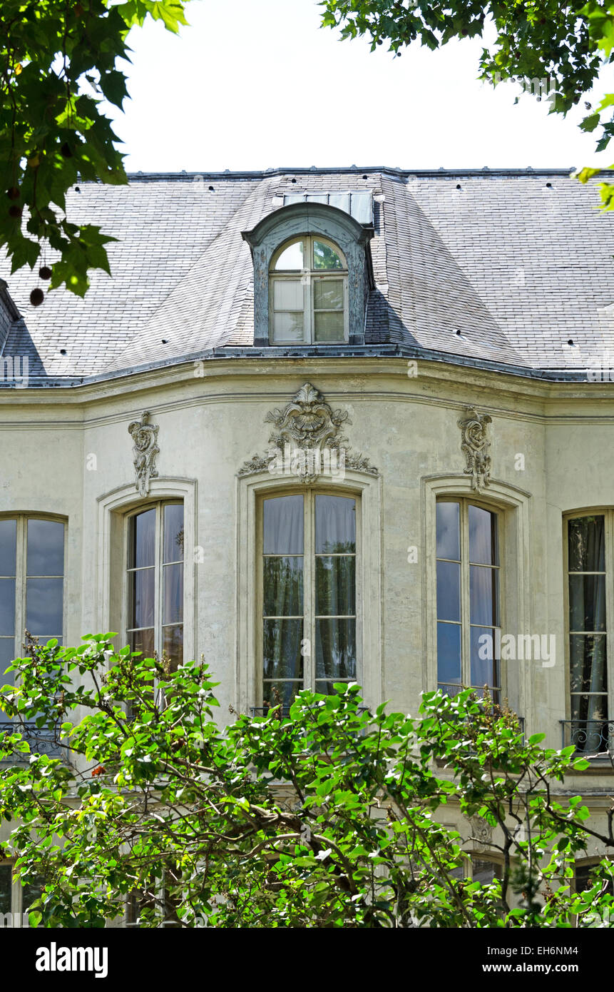 Un élégant manoir fait face au jardin de la Cour des Archives nationales, Paris. Banque D'Images