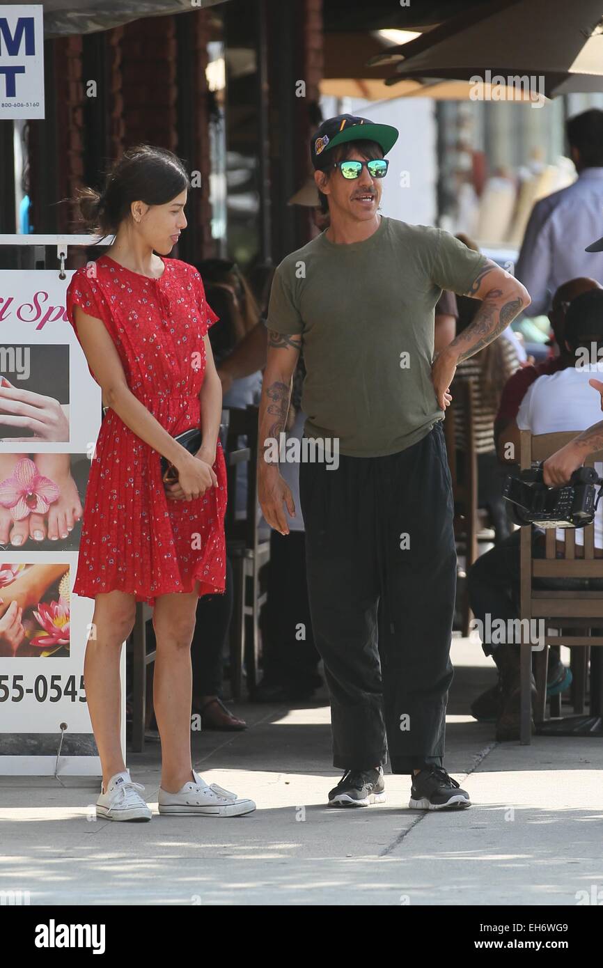 Anthony Kiedis et Helena Vestergaard laissant petit-déjeuner à Kings Road Cafe avec : Anthony Kiedis,Helena Vestergaard Où : Los Angeles, California, United States Quand : 03 mai 2014 Banque D'Images