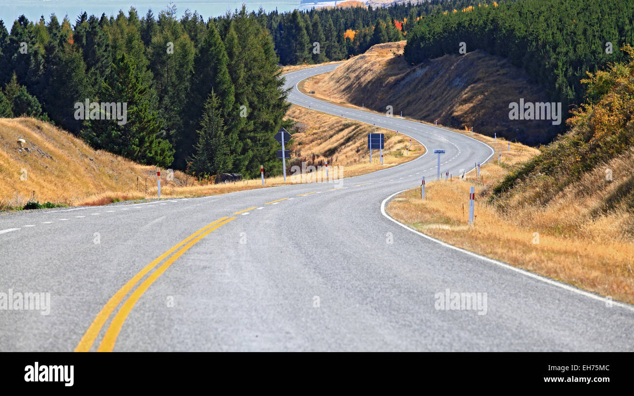 Longue route Autoroute les étirements en Nouvelle-Zélande Banque D'Images