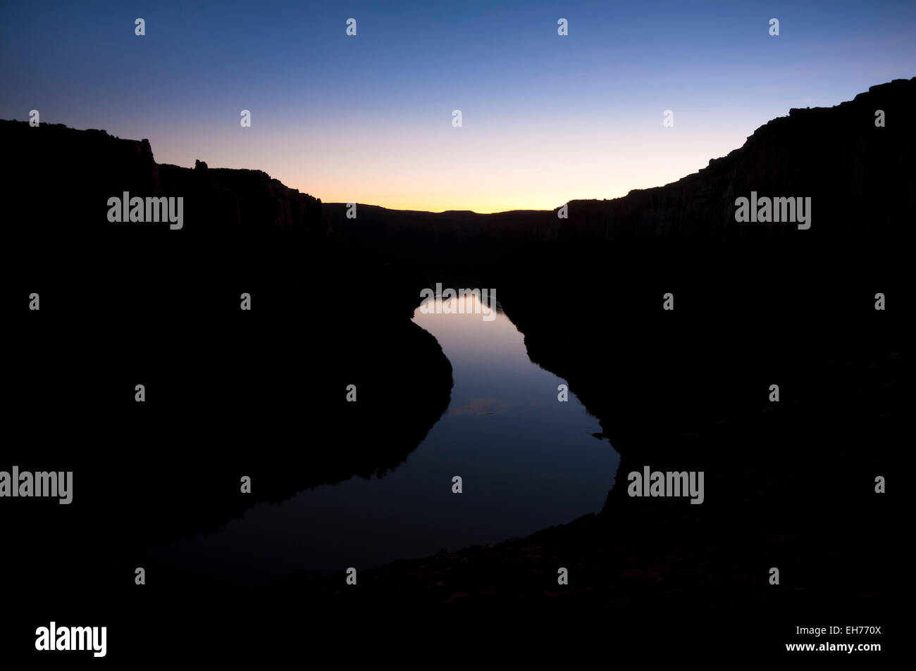 La Green River s'allume discrètement dans Labyrinth Canyon dans l'Utah Banque D'Images