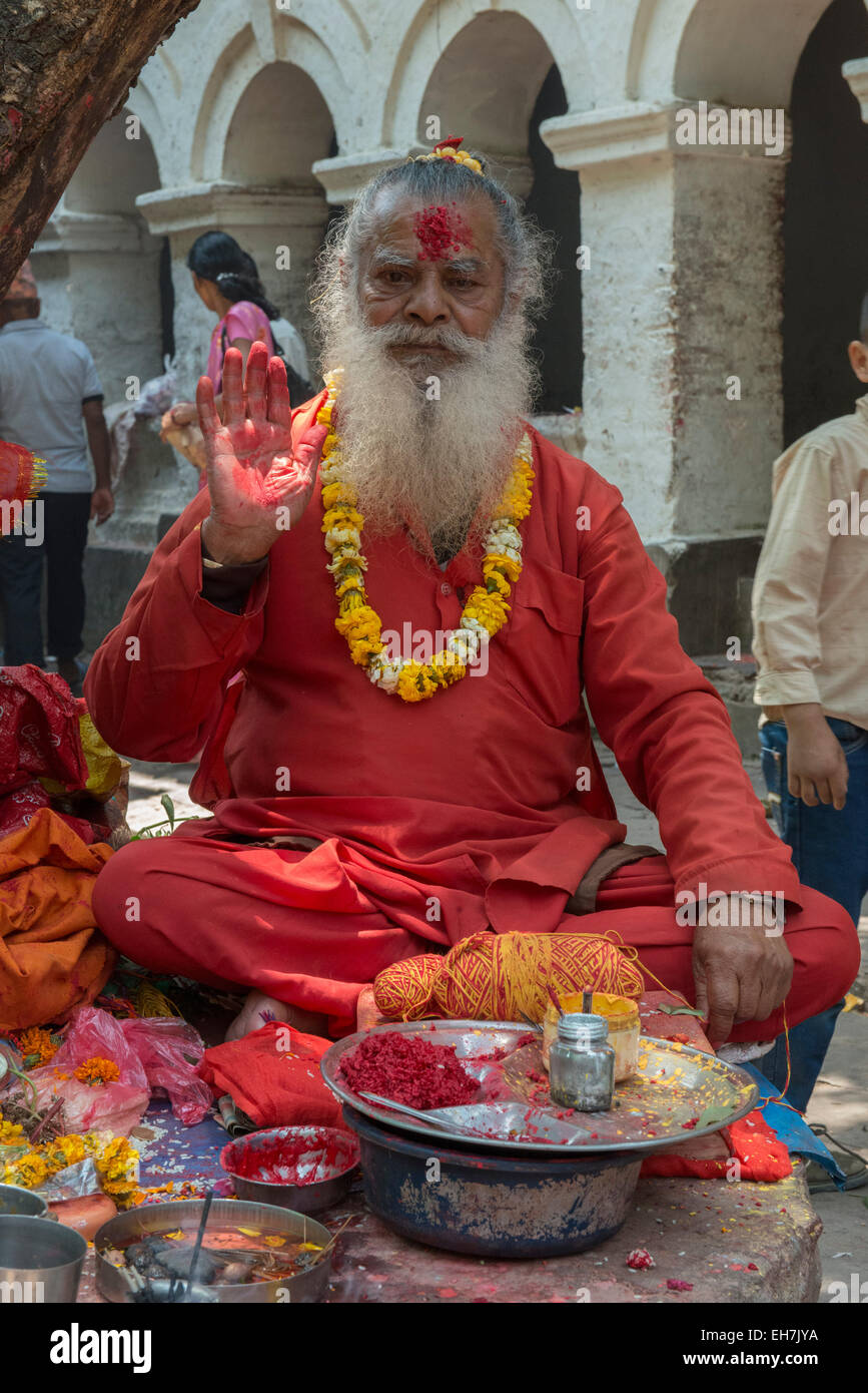 Sadhu, Dakshinkali Temple Dakshin Kali (ou Temple), où des sacrifices d'animaux sont généralement tenues pour adorer la déesse Kali Banque D'Images