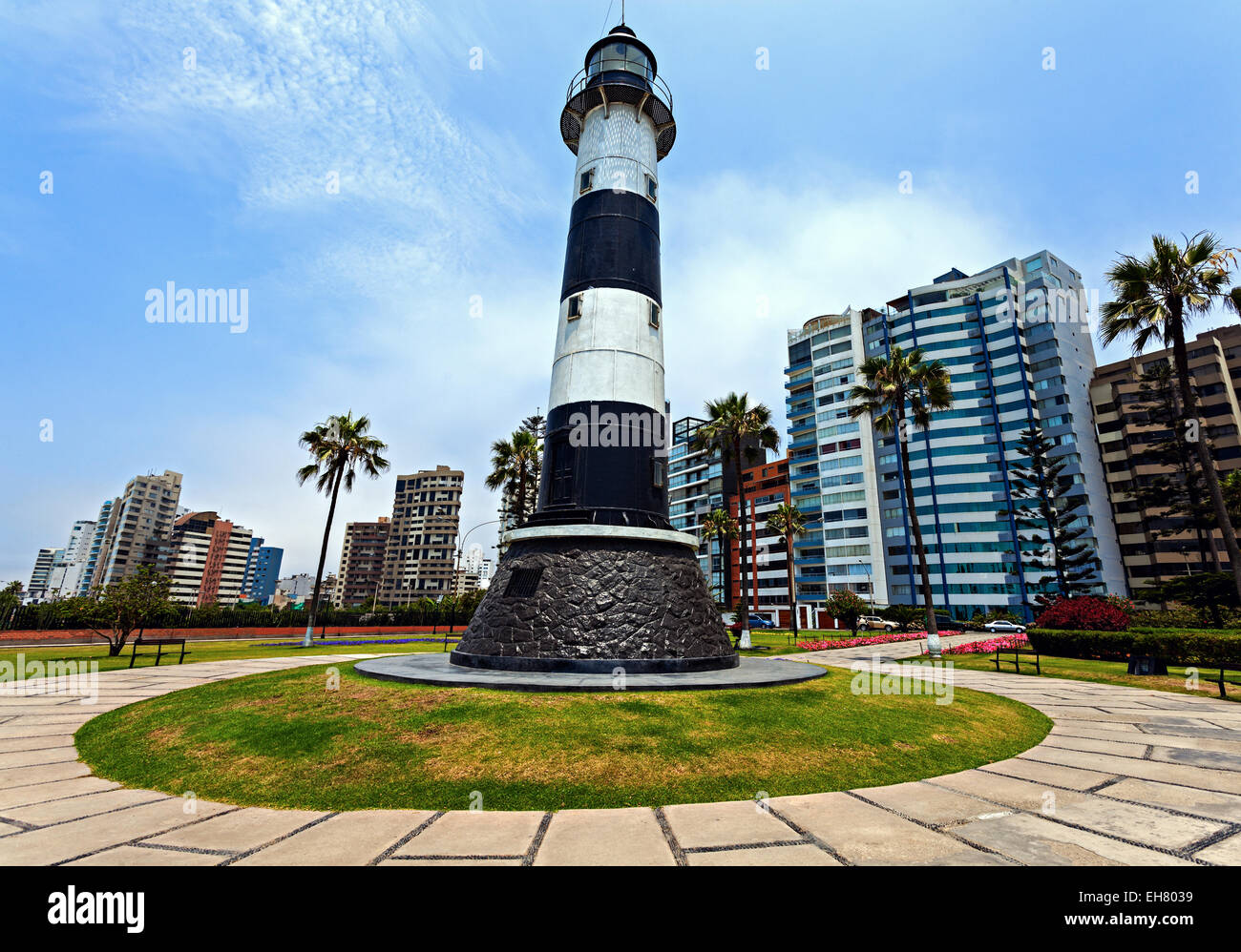 Miraflores phare avec palmier - Miraflores, Lima, Pérou Banque D'Images