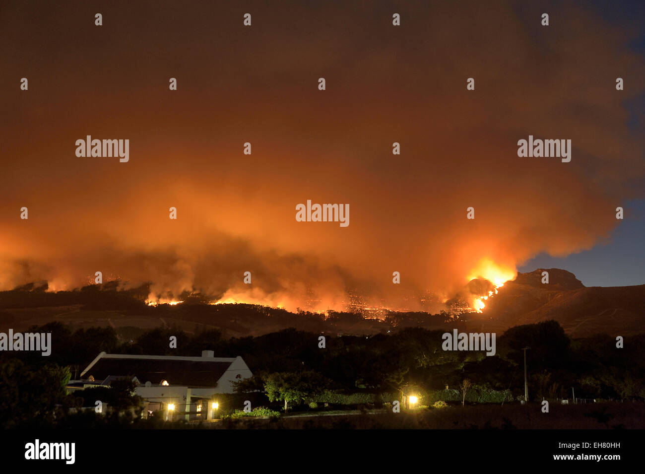 Les feux de l'été à Cape Town Banque D'Images