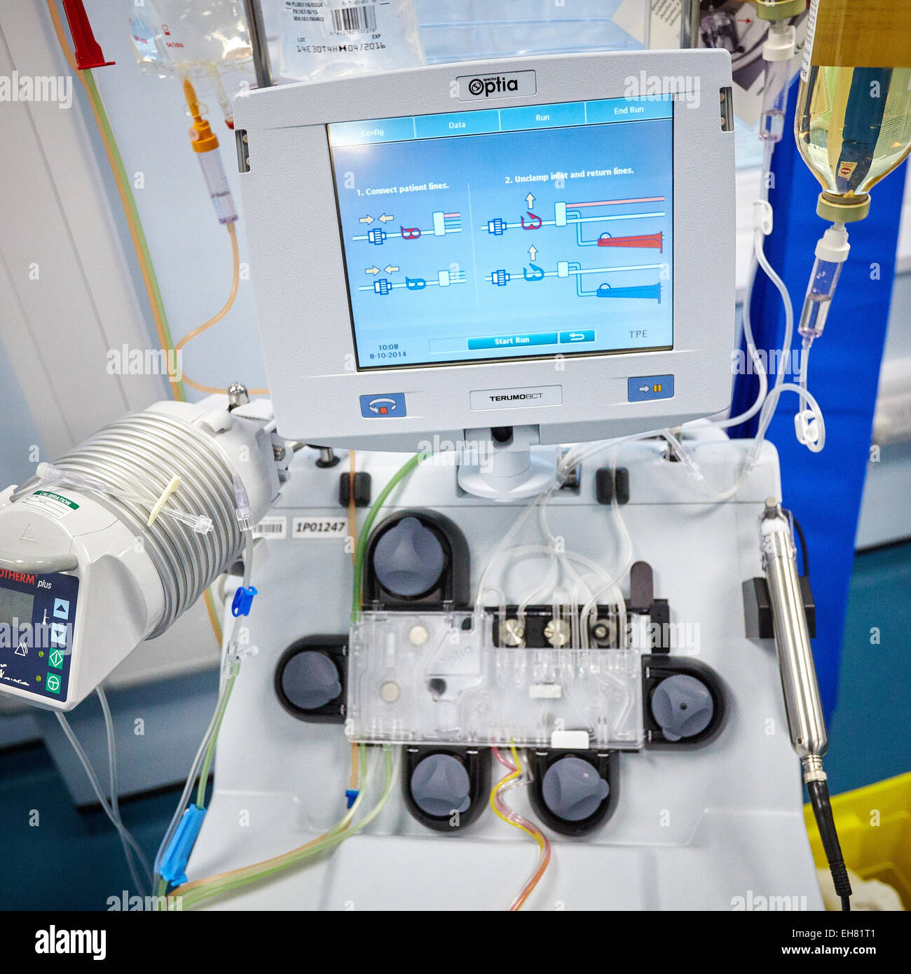 L'aphérèse thérapeutique à la machine le centre de transfusion à l'Hôpital John Radcliffe Banque D'Images