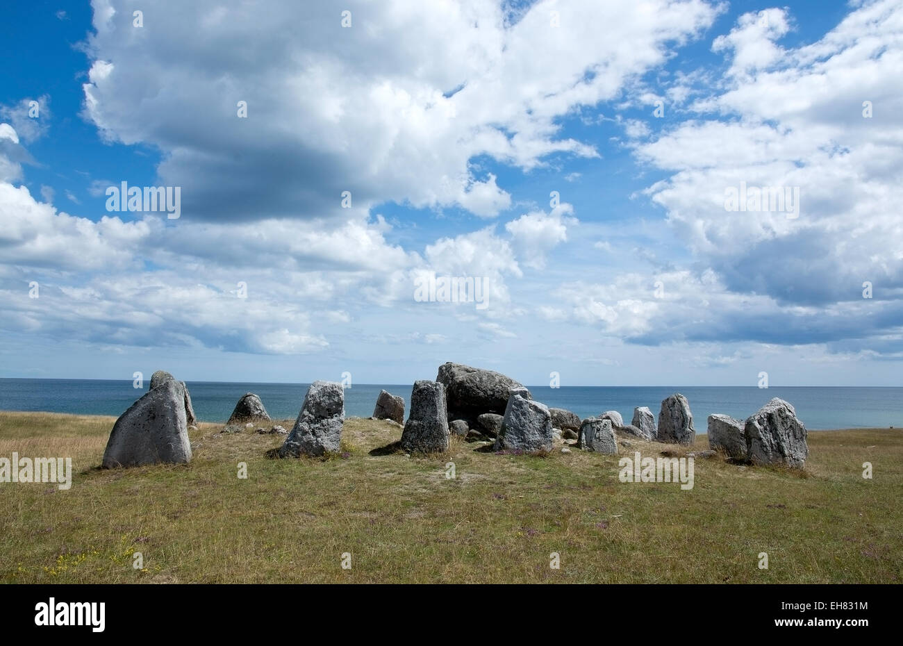 La pierre ancienne structure en Côte d'Azur, la Suède en juin. Banque D'Images
