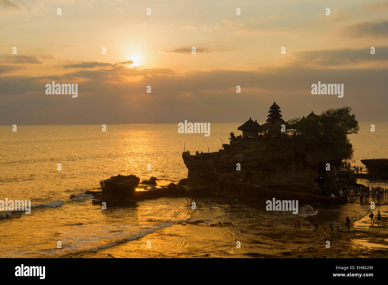 Pura Tanah Lot Temple au coucher du soleil, Bali, Indonésie, Asie du Sud, Asie Banque D'Images