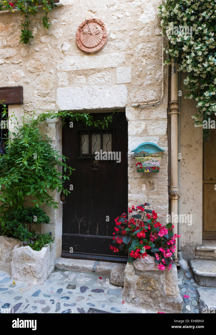 La porte de la chambre française dans le village de St Paul de Vence, Provence, France, Europe Banque D'Images