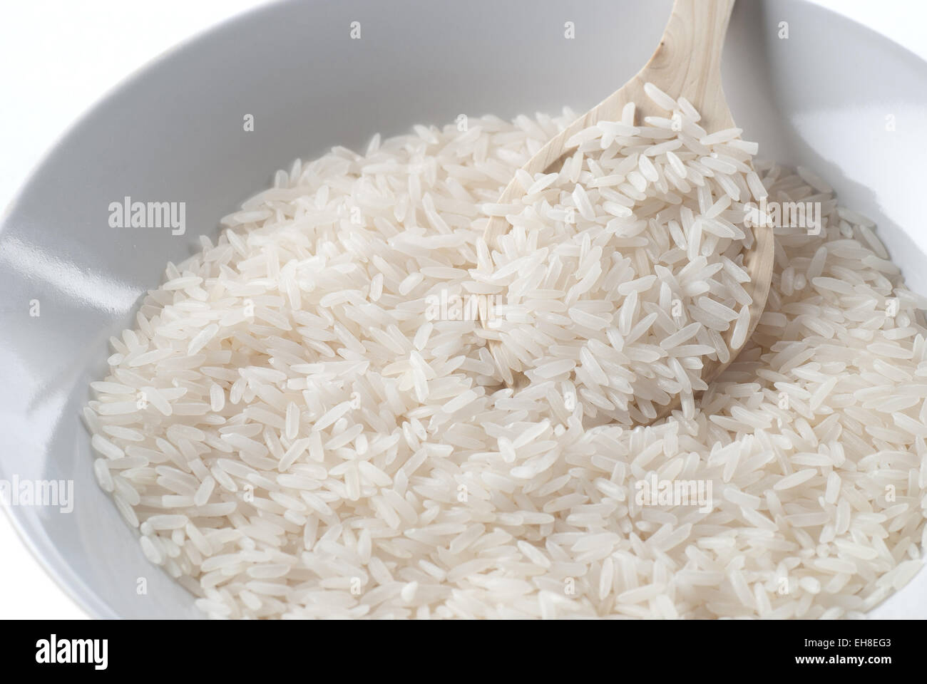 Dans un bol de riz cru. Banque D'Images