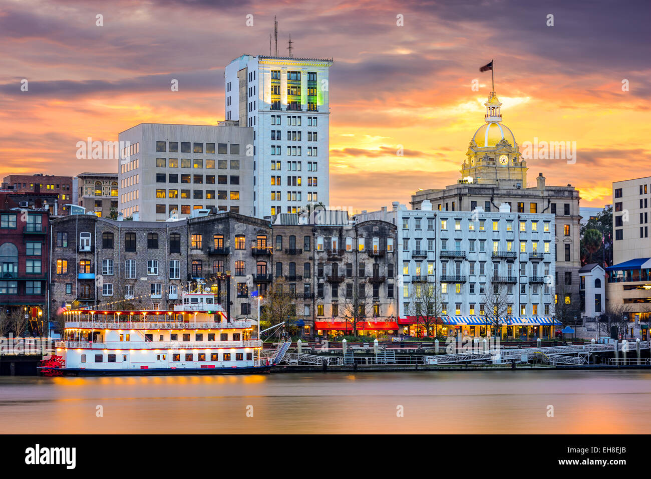 Savannah, Georgia, USA riverfront skyline. Banque D'Images