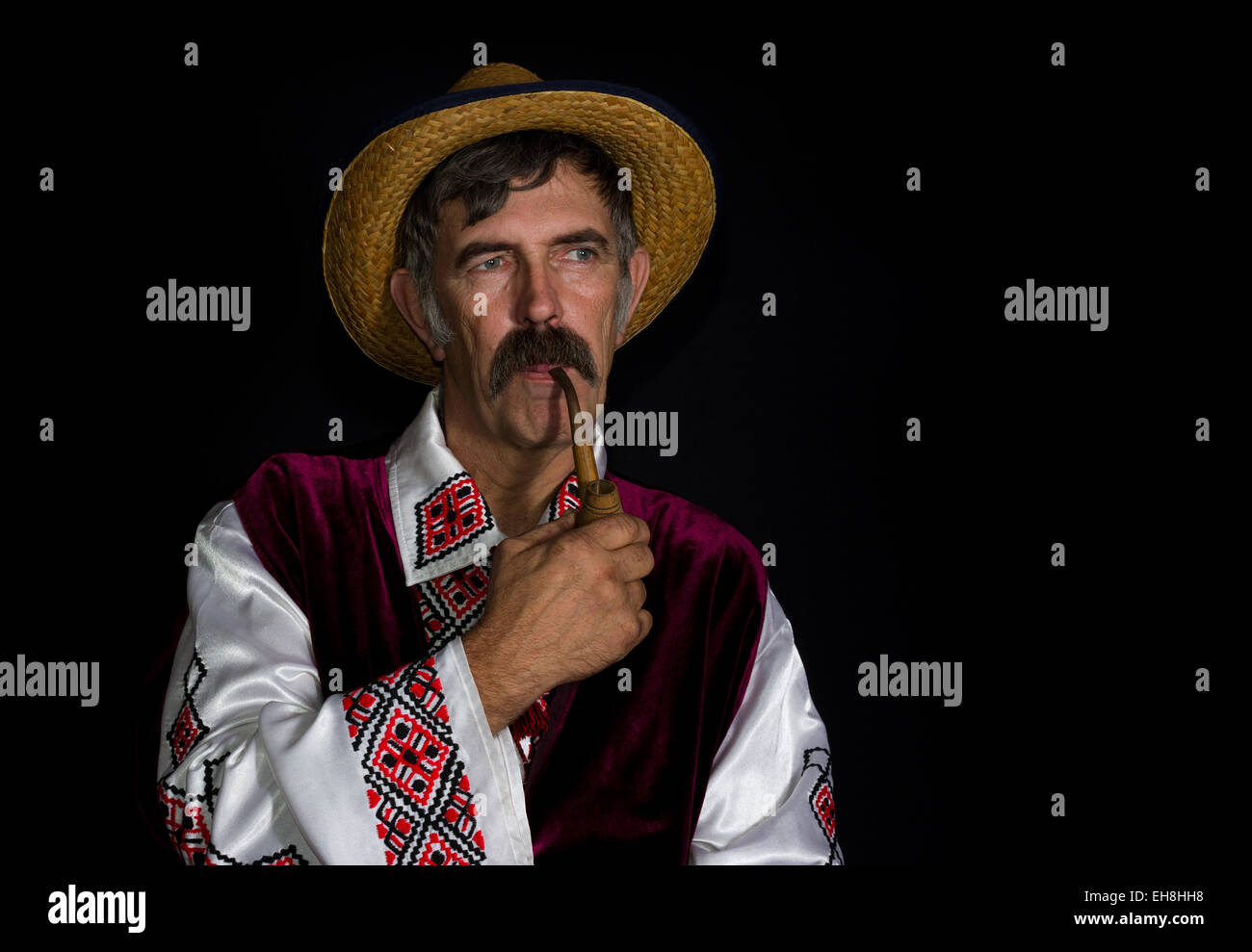 Portrait de l'Ukrainien pays-man en vêtements traditionnels Banque D'Images