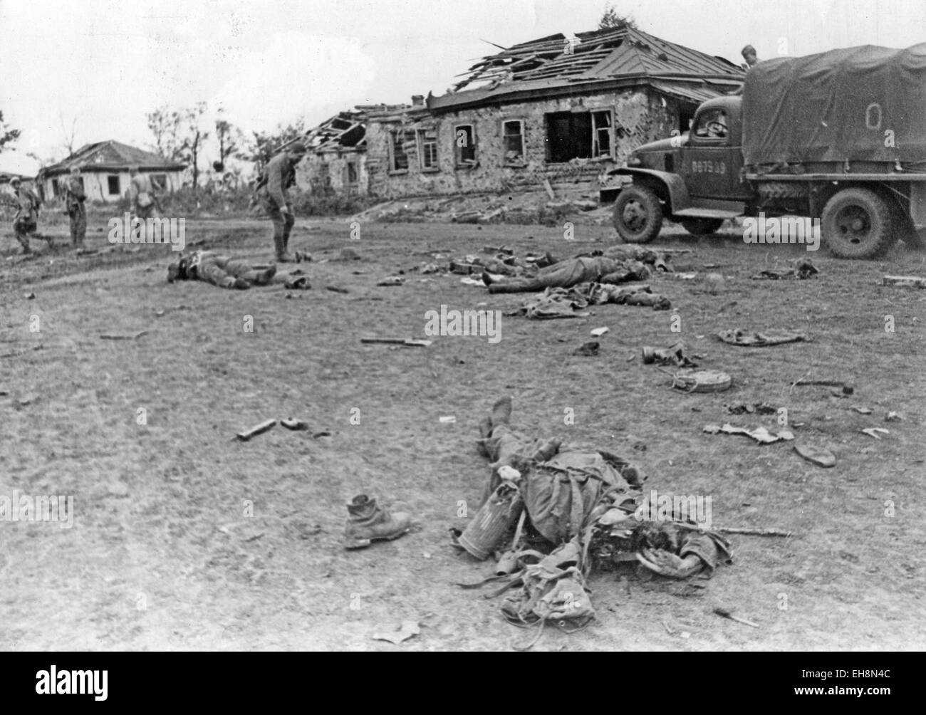 Troisième bataille de Kharkov, Ukraine, février-mars 1943. Les Allemands morts photographiés par l'avance de l'Armée Rouge Banque D'Images