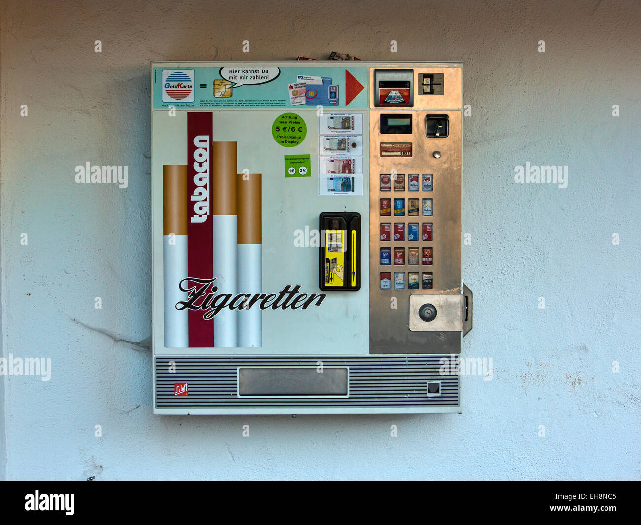 Ancien distributeur de cigarettes Banque de photographies et d'images   haute rsolution - Alamy