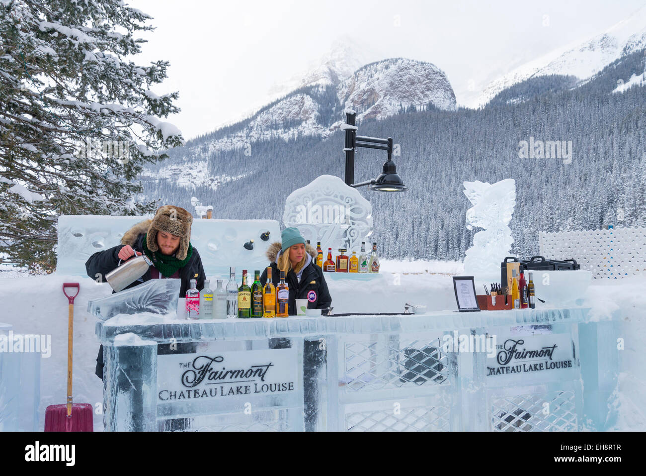 Bar de glace extérieure de l'Hôtel Fairmont Château Lake Louise, Banff National Park, Alberta, Canada Banque D'Images