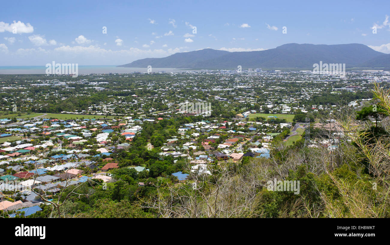 Vue de la ville de Cairns, loin au nord du Queensland en Australie Banque D'Images
