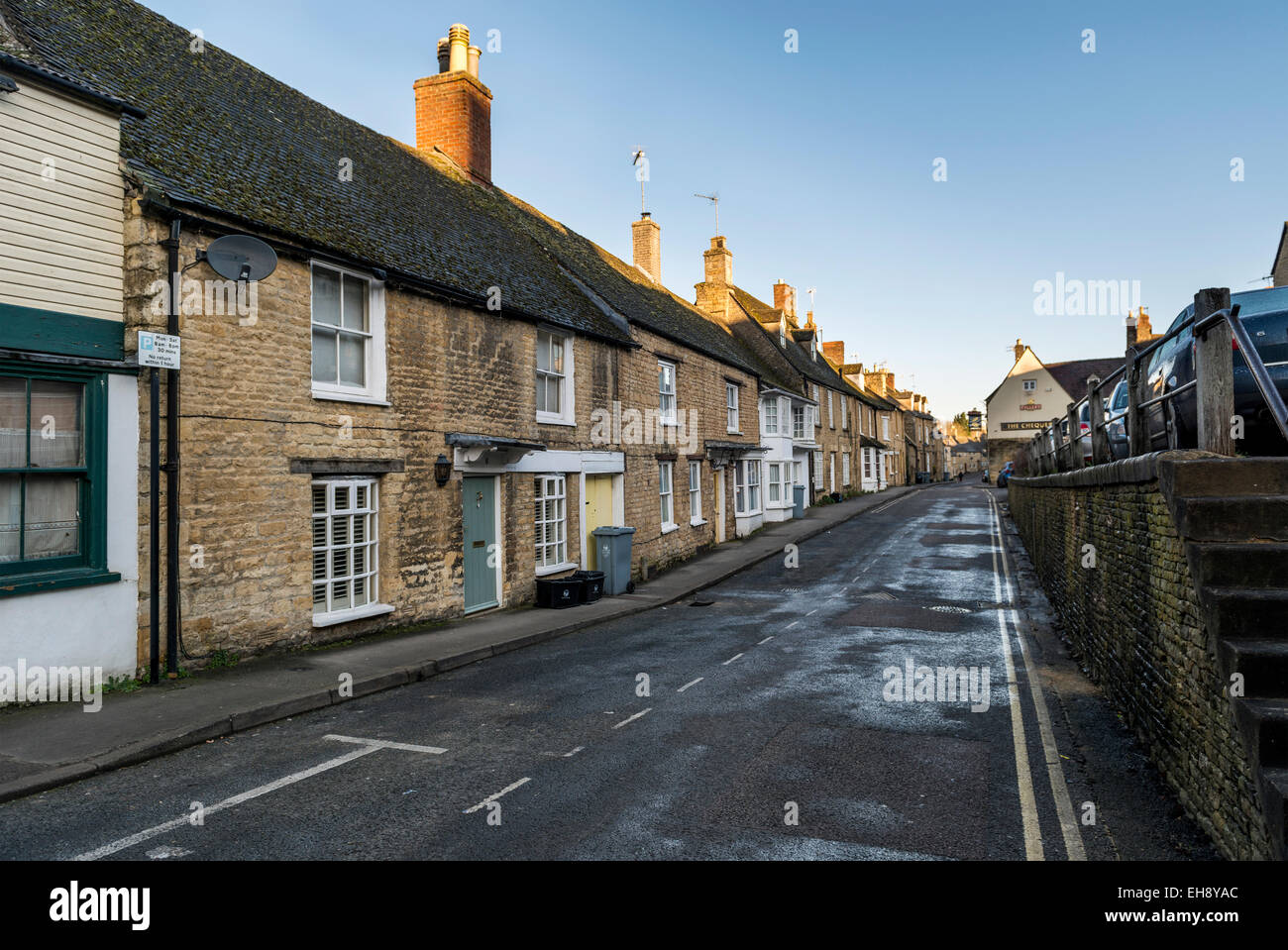 Les rues étroites et des maisons mitoyennes de Chipping Norton, un marché de la ville historique dans la région des Cotswolds, Oxfordshire Banque D'Images