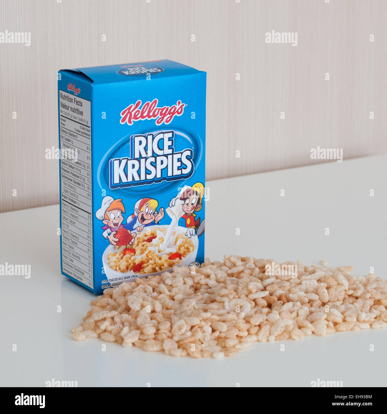 Une boîte de taille moyenne de la part des Rice Krispies* de céréales.  Emballage canadien illustré Photo Stock - Alamy