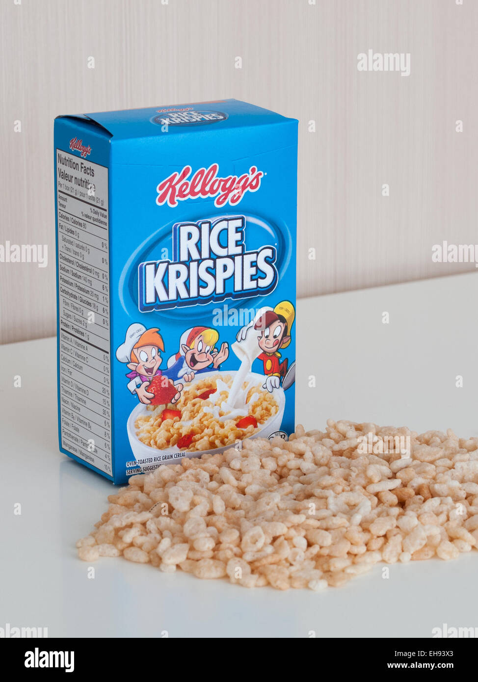 Une boîte de taille moyenne de la part des Rice Krispies* de céréales.  Emballage canadien illustré Photo Stock - Alamy