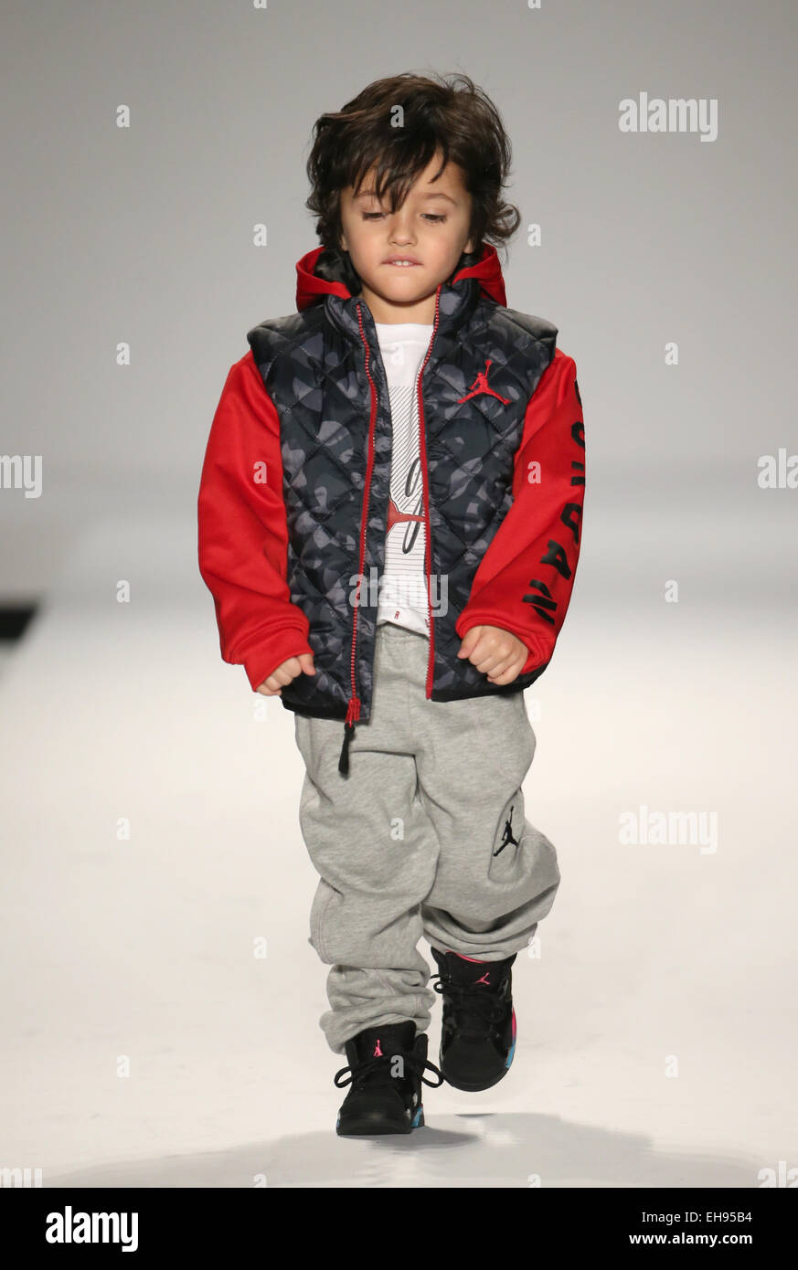 Enfant model à la Nike Levi's Kids fashion show Mercedes-Benz Fashion Week  Automne 2015 Photo Stock - Alamy