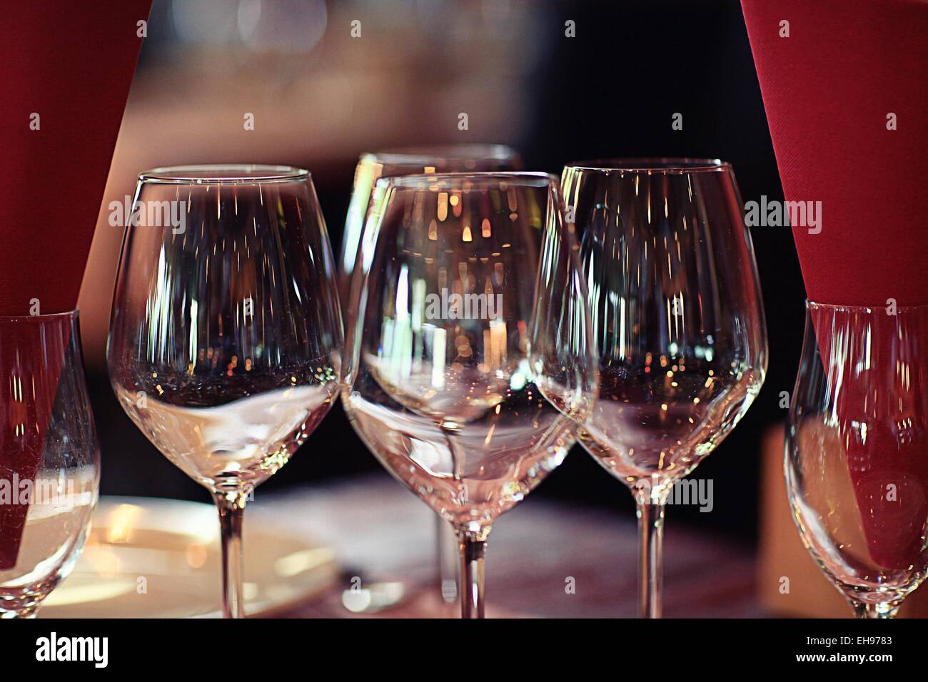 Verres de vin rouge au concept de restaurant l'alcool Banque D'Images