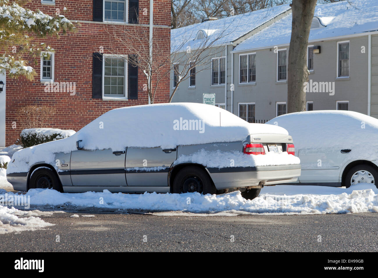 Voiture recouverte de neige - Virginia USA Banque D'Images