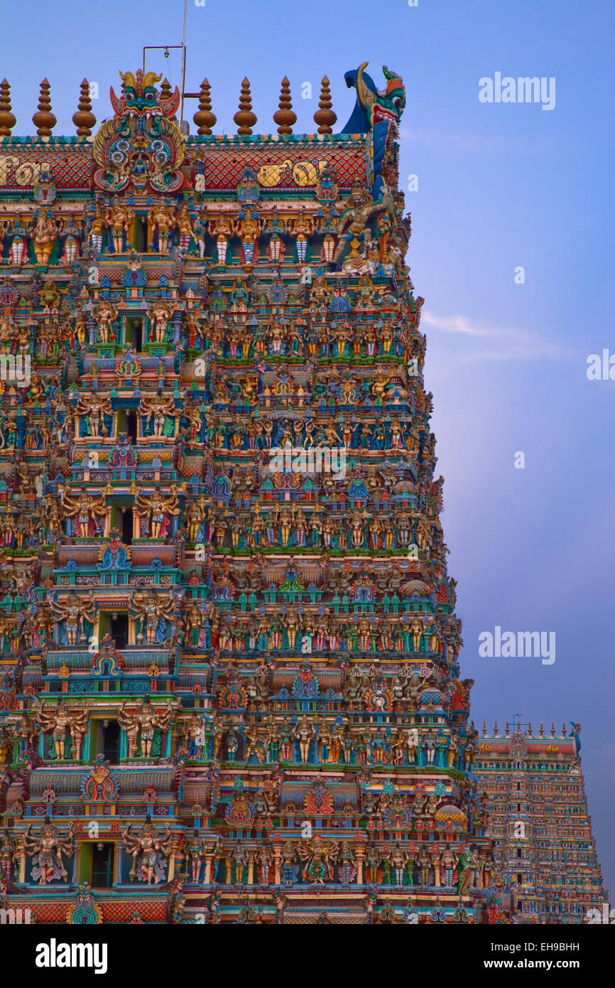 Gopuram à Sri Meenakshi temple de Madurai, Tamil Nadu, Inde Banque D'Images