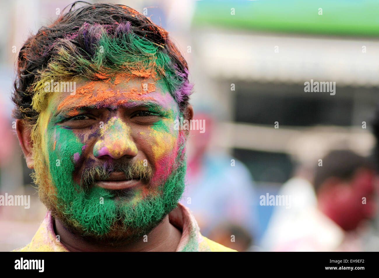 Indian Hindu célébrer Holi, festival des couleurs,festival annuel sur Mars 6,2015 à Hyderabad, Inde.fête populaire pour les Hindous. Banque D'Images