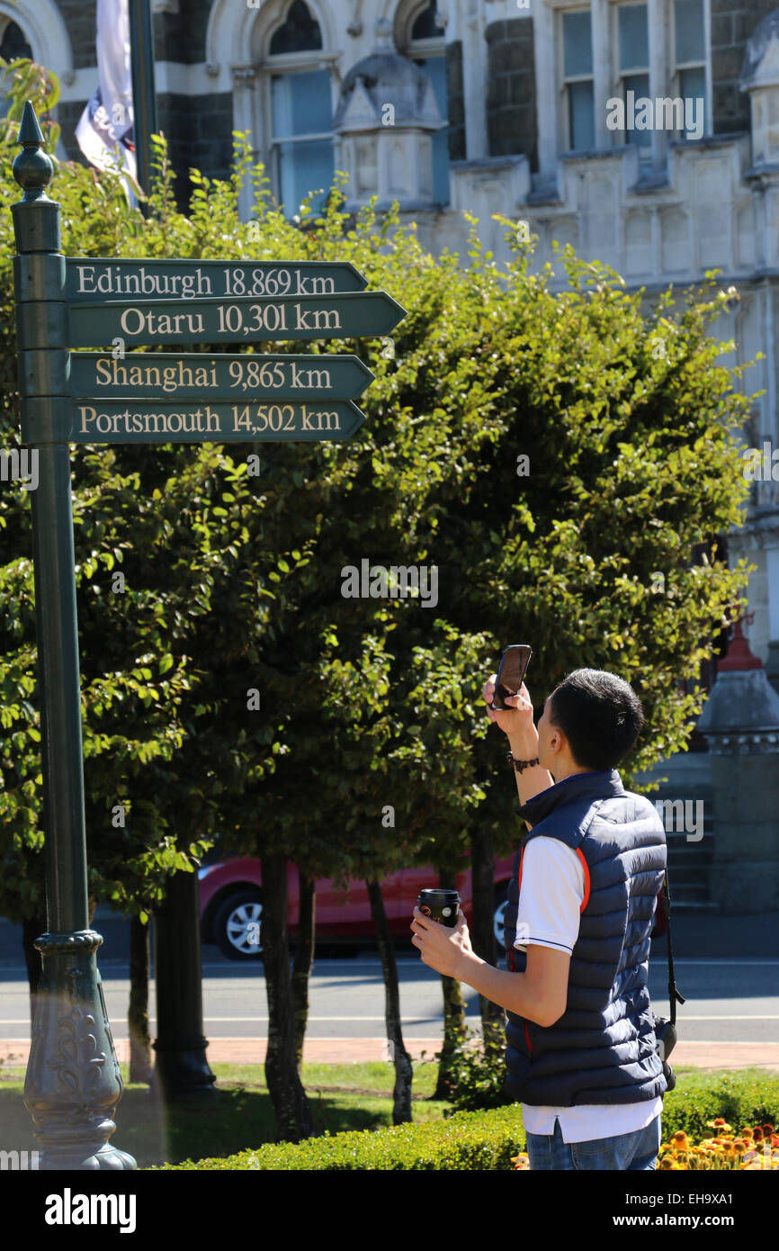 Distance à l'extérieur des panneaux de la ville la gare de Dunedin en Dunedin Nouvelle Zélande Banque D'Images