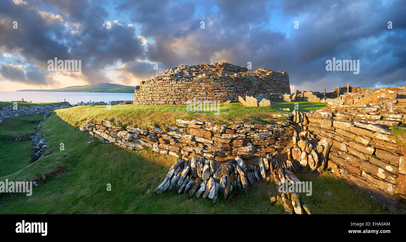 Le Broch de Gurness village datant de 500 à 200 BC , Mainland Orcades, en Écosse. Banque D'Images