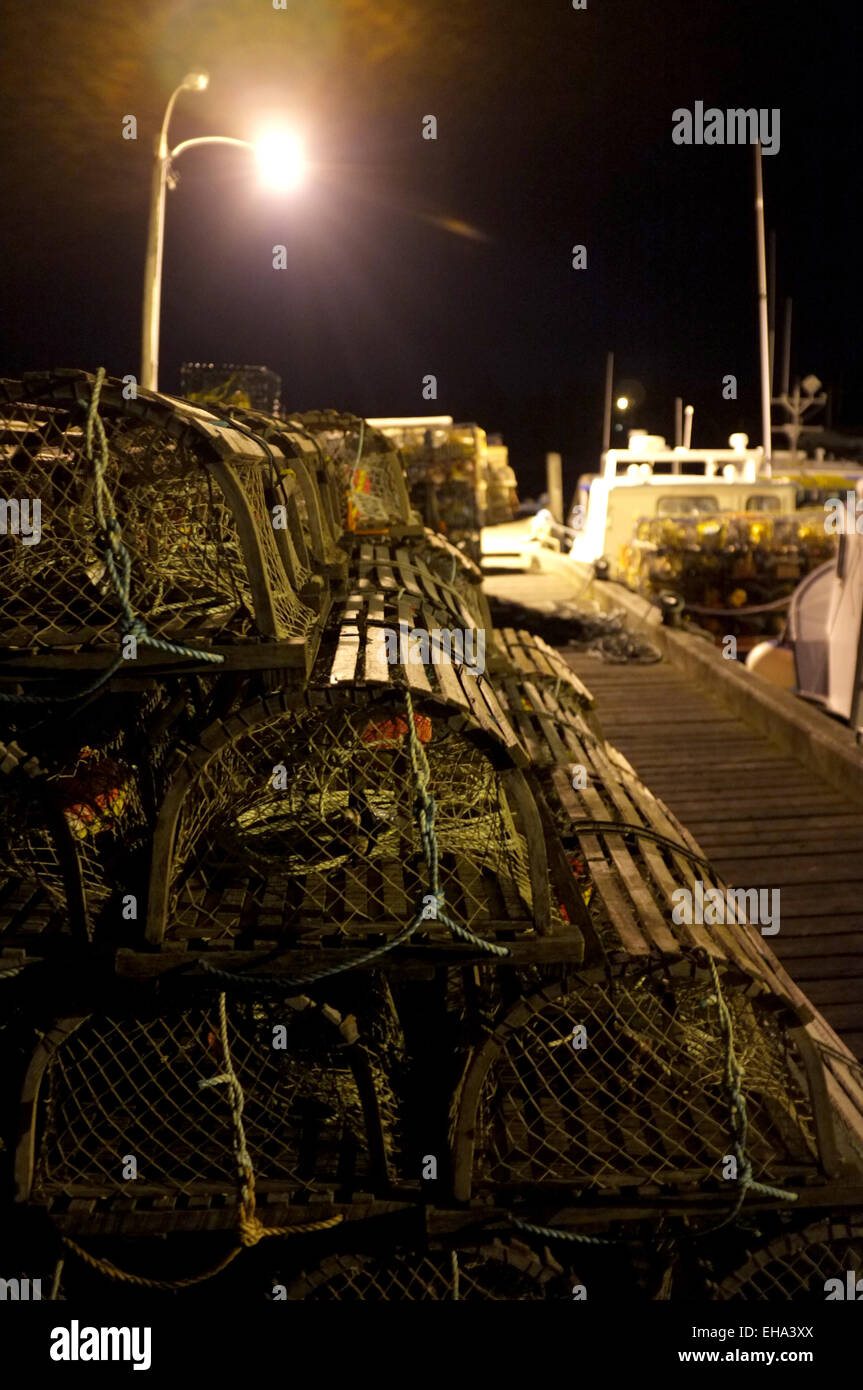 Casiers à homard sur le quai lors d'Englishtown, N.-É. Banque D'Images