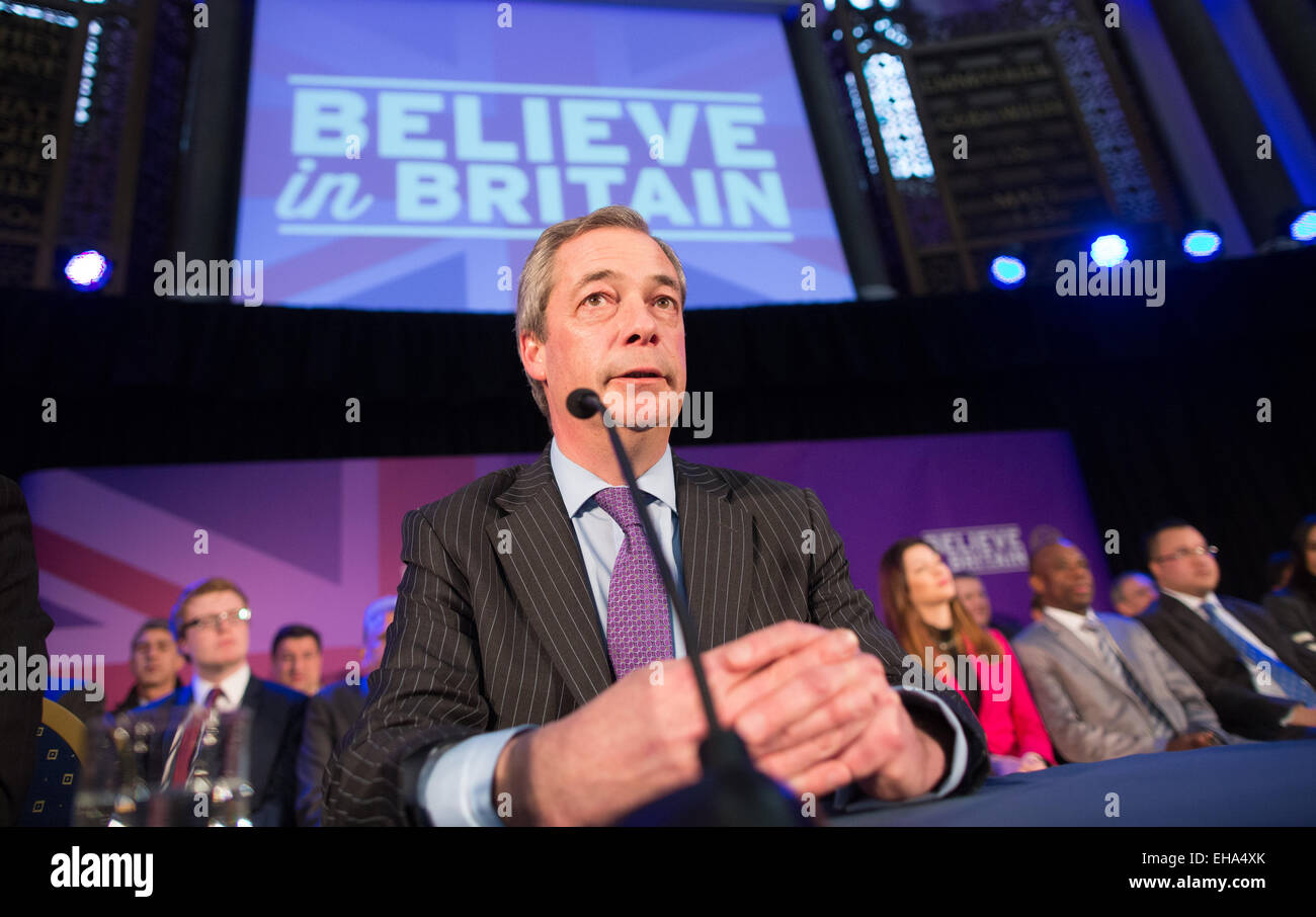 Mercredi 4 mars 2015, Nigel Farage arrive au Centre Emmanuel pour dévoiler la politique d'immigration de l'UKIP à Londres. Banque D'Images