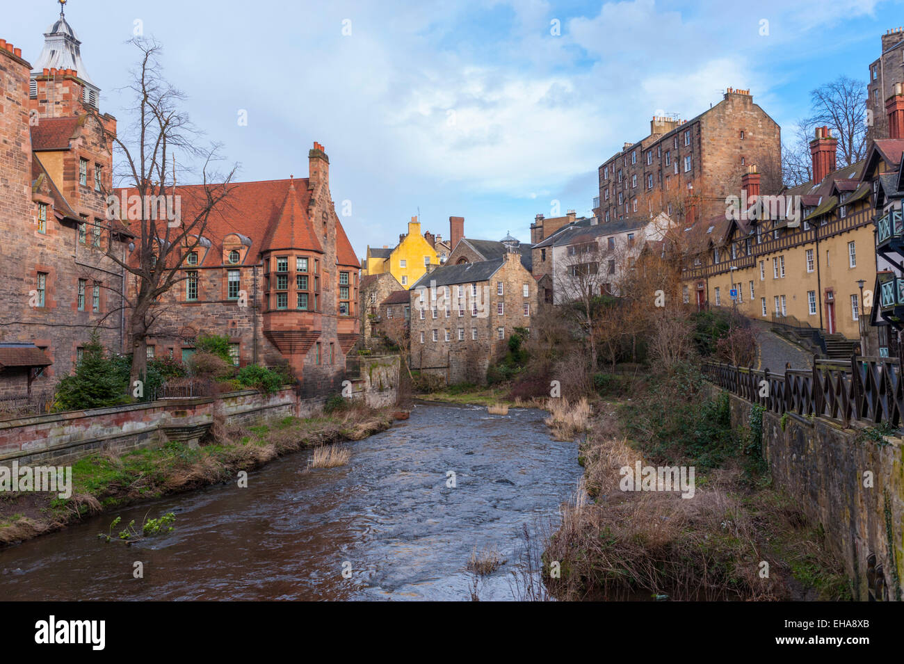 L'eau de Leith circulant dans le village de Dean à Édimbourg. Banque D'Images