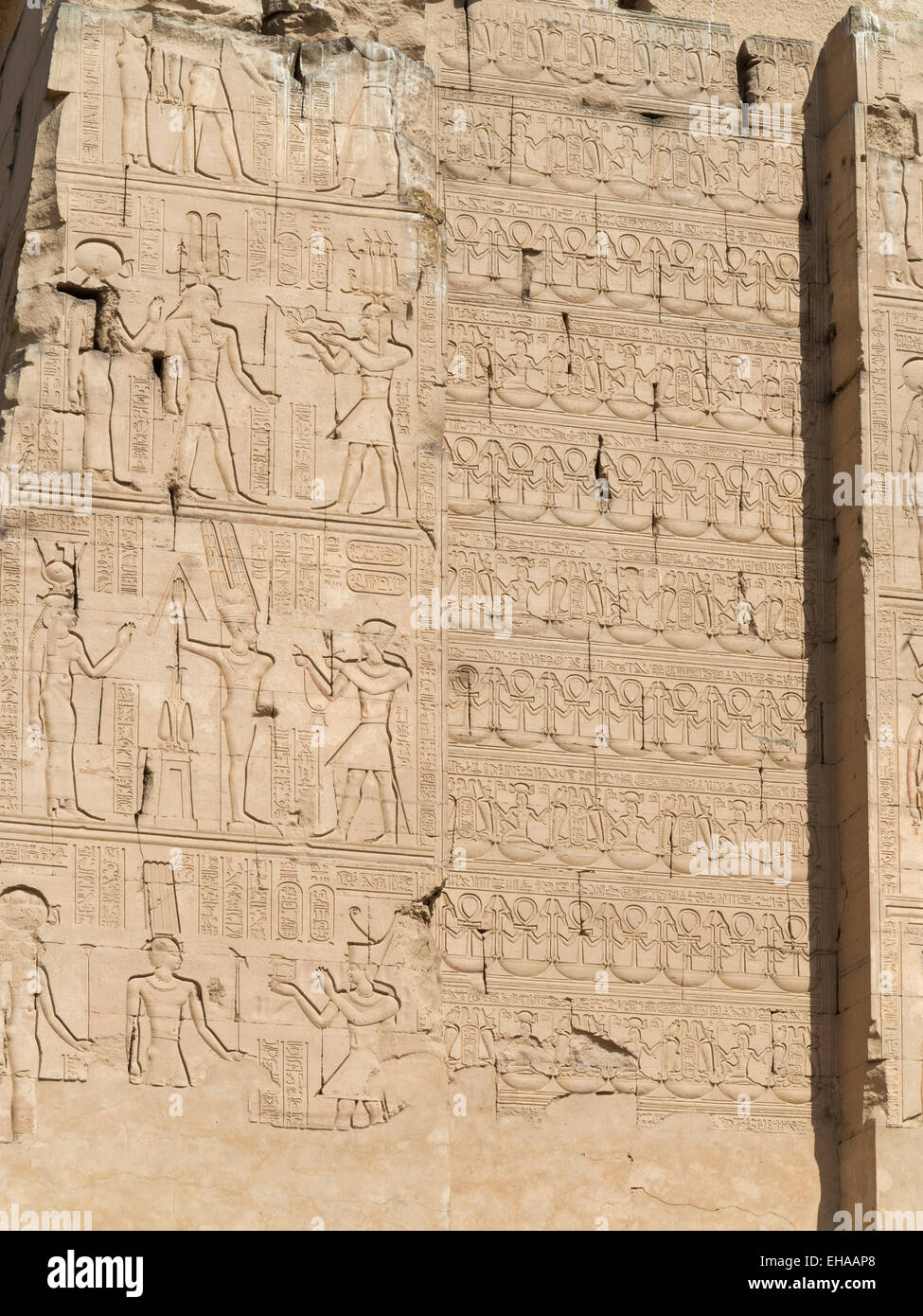 Reliefs dans le temple de Sobek et Haroeris à Kom Ombo dans la vallée du Nil, de la Haute Égypte Banque D'Images