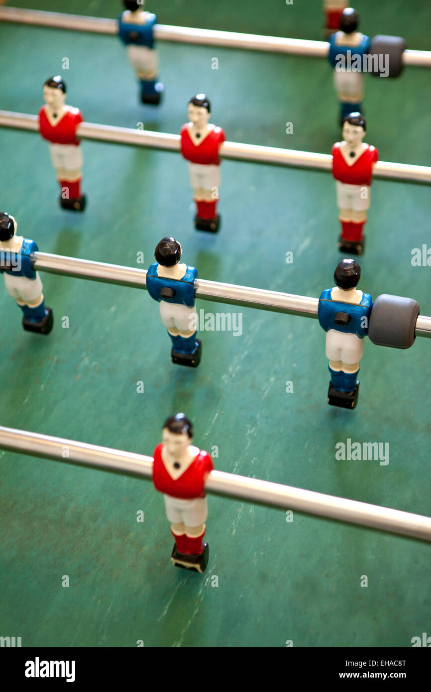 Vieux Baby Foot jeu dans un marché aux puces Banque D'Images