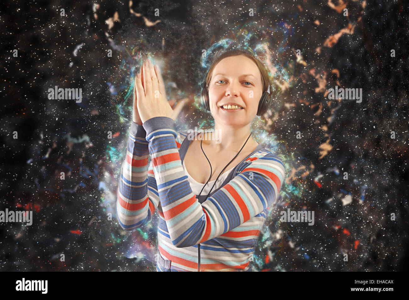 Portrait d'une belle femme avec un casque pour écouter de la musique. Poussière d'étoiles illustration Banque D'Images