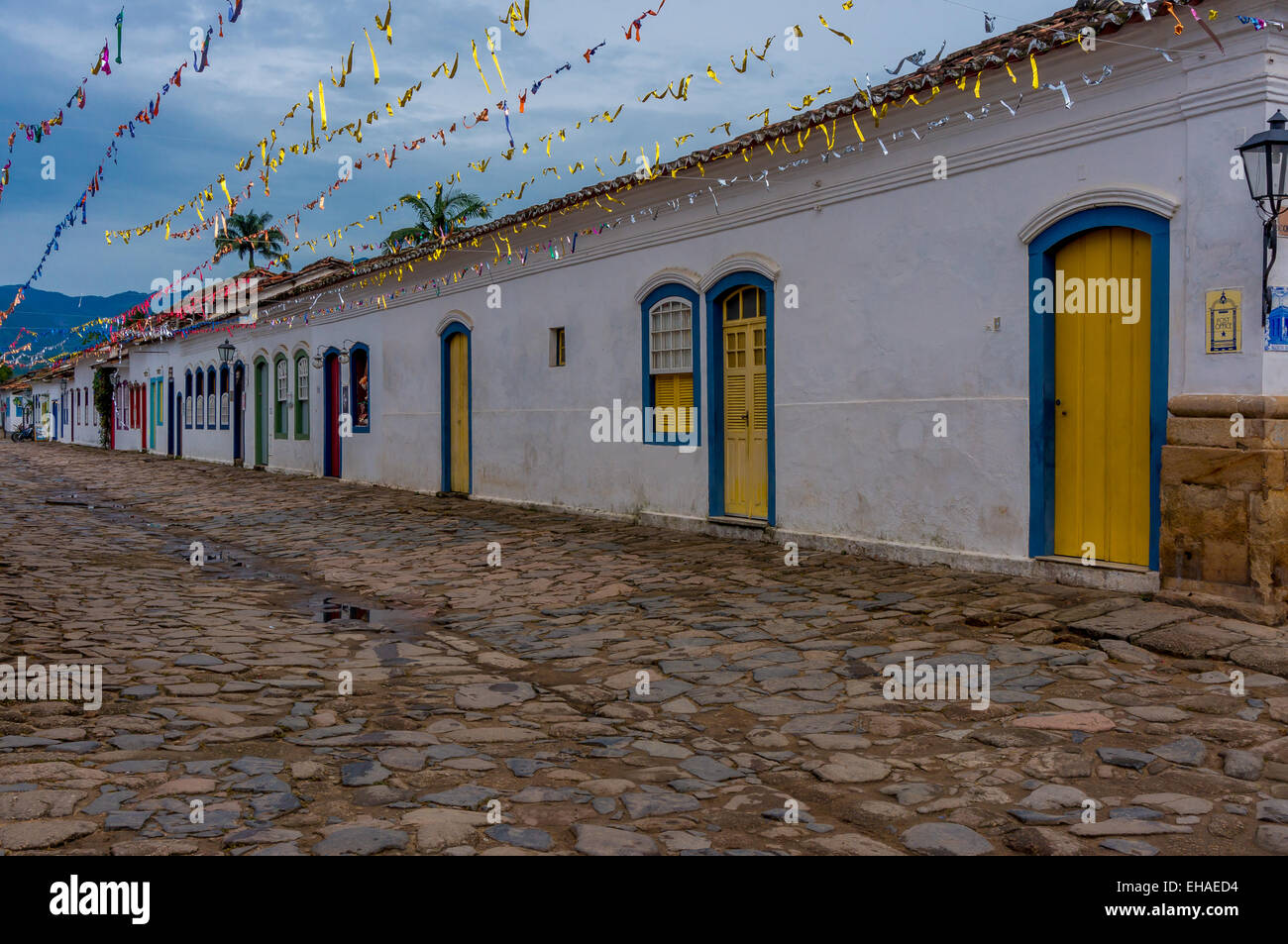 Maisons colorées à Paraty - une ville coloniale dans l'Etat de Rio de Janeiro, Brésil Banque D'Images