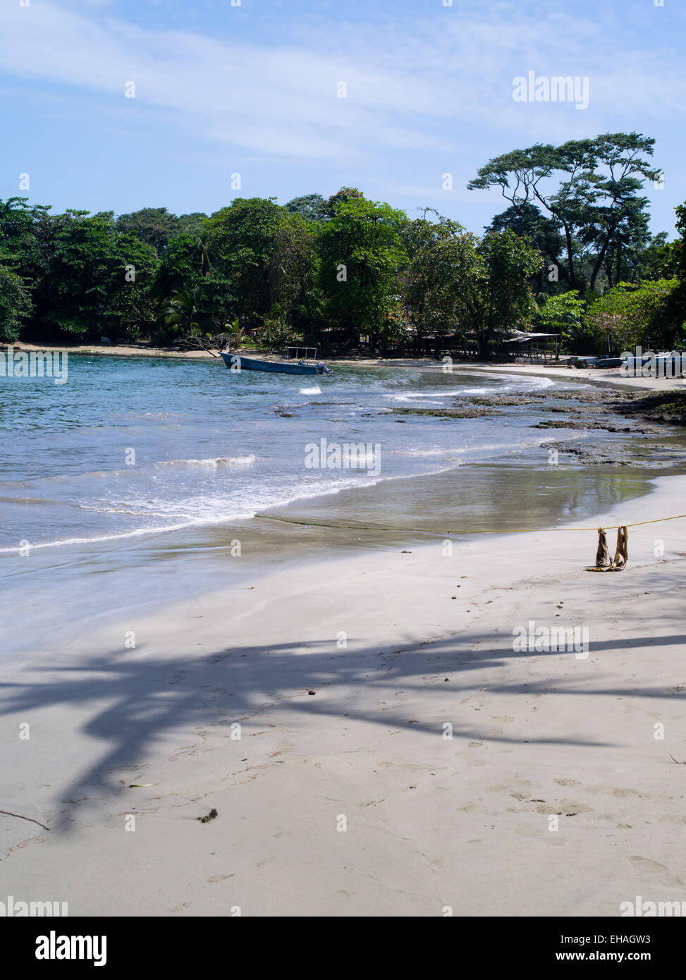 Un moment tranquille sur la plage de Puerto Viejo, Limón, Costa Rica. Banque D'Images