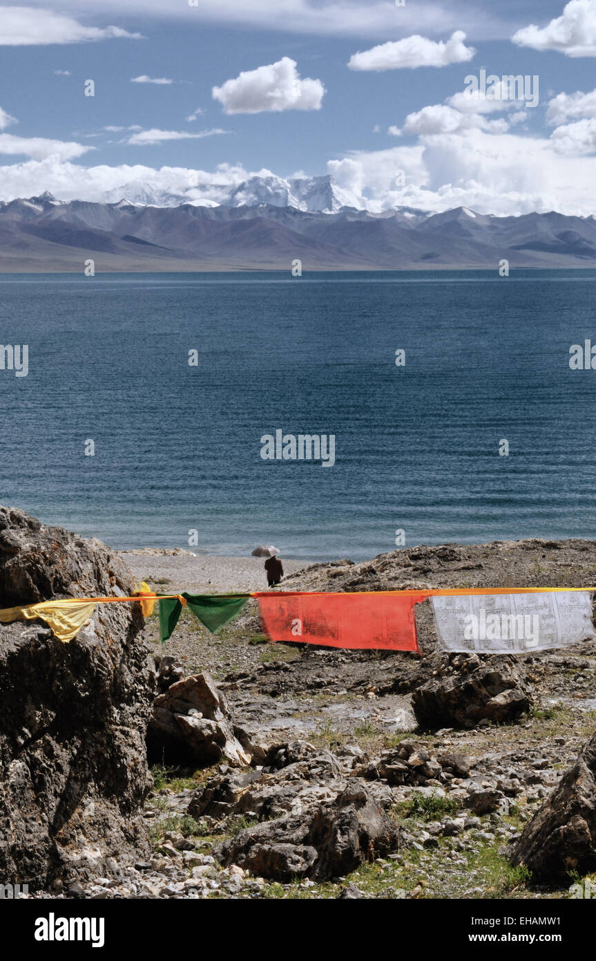 Les drapeaux de prières, lac Nam-Tso Banque D'Images