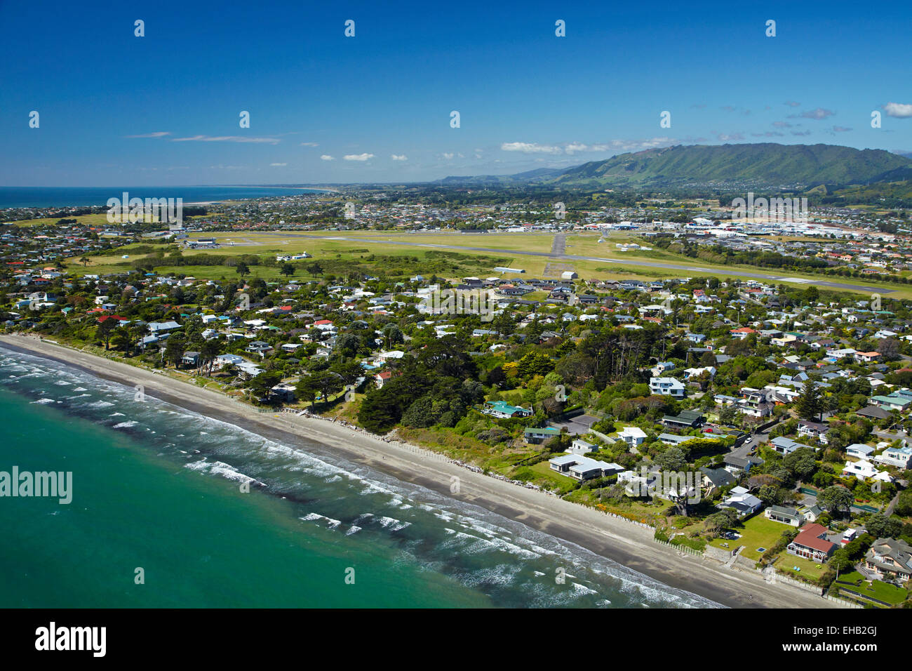 Paraparaumu Beach, et l'aéroport de Paraparaumu, Côte Kapiti, région de Wellington, Île du Nord, Nouvelle-Zélande - vue aérienne Banque D'Images