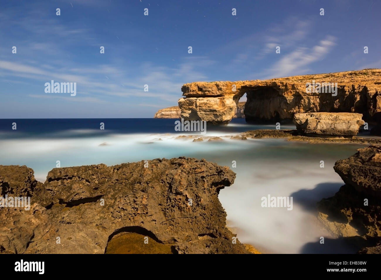 L'Europe méditerranéenne, Malte, Gozo Island, la baie de Dwerja, la fenêtre d'Azur arche naturelle Banque D'Images