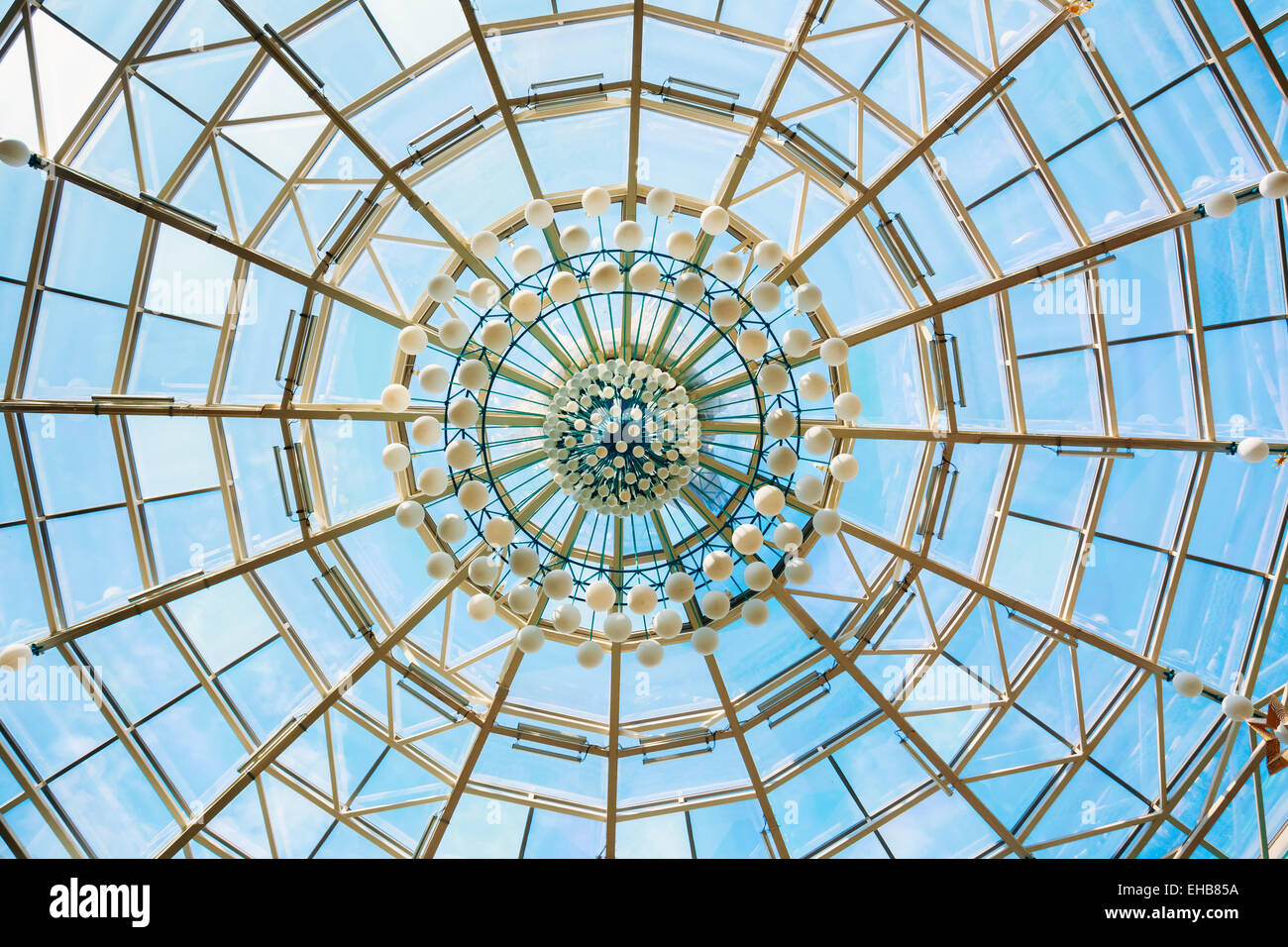 MINSK, BELARUS - 3 juin 2014 : 'tolitsa' est un important centre commercial dans la capitale biélorusse. Tolitsa "SC" est situé sur la côte Banque D'Images