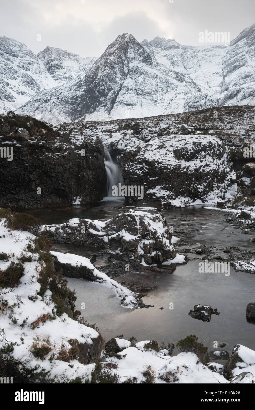 En hiver, les piscines Fairy Glen cassante, île de Skye, Écosse Banque D'Images