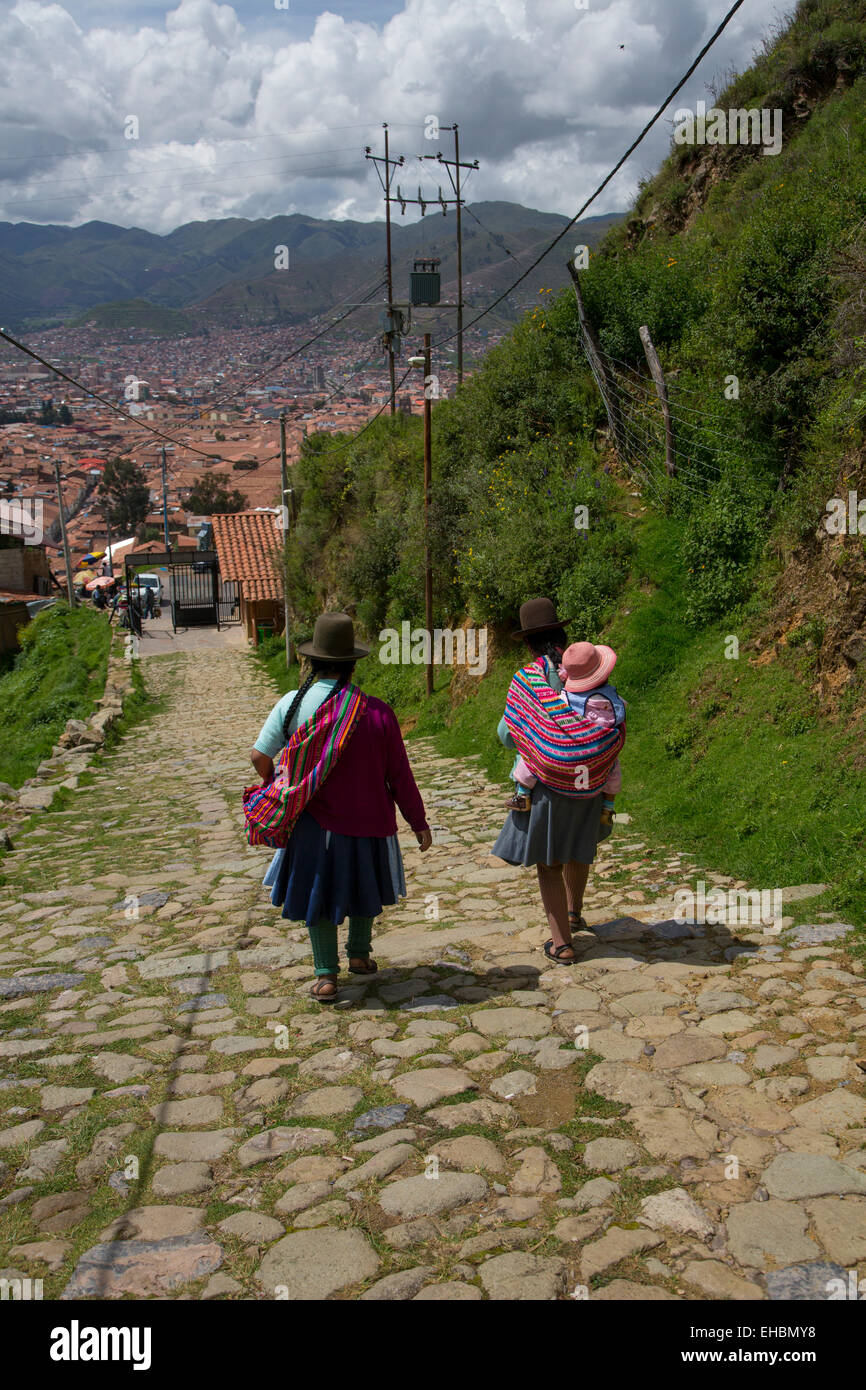 Les femmes quechua traditiona, robe, Cusco, Urubamba, Pérou, province Inca inca, Banque D'Images