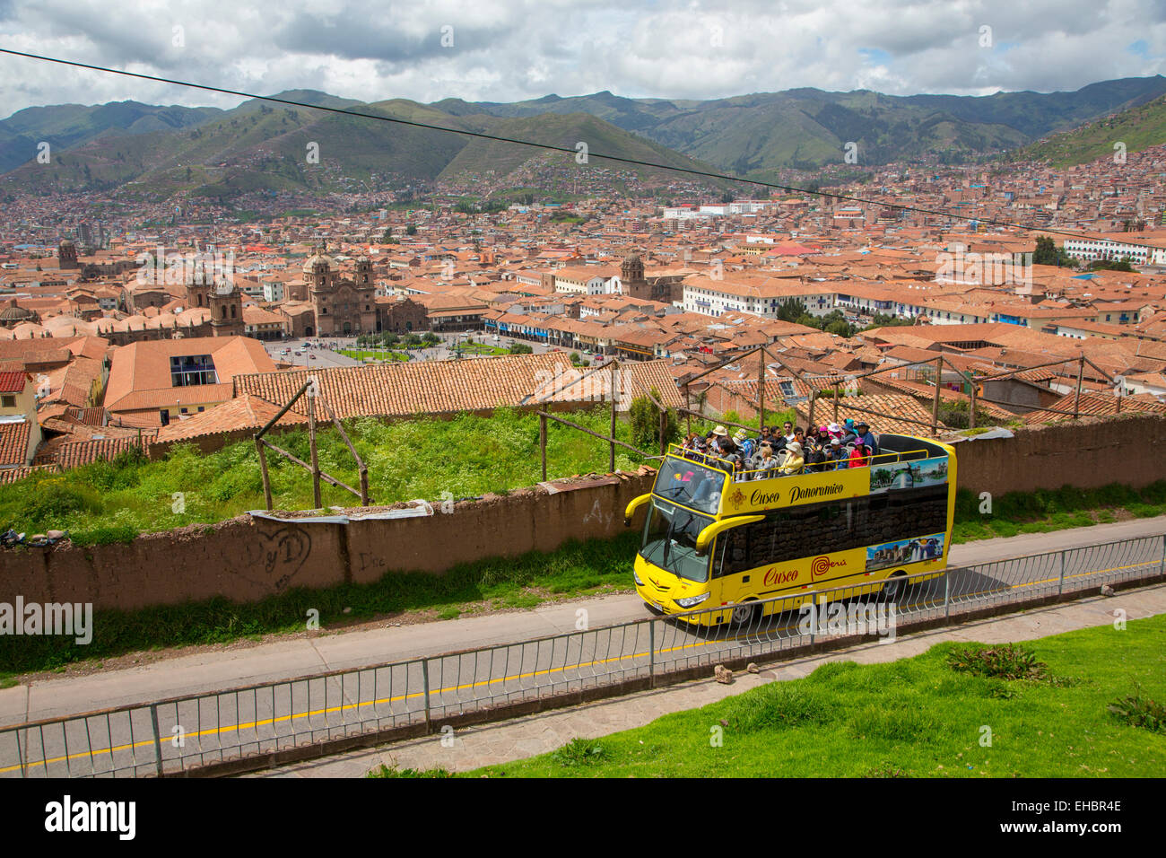 Double Deck bus tour, Cusco, Pérou ; la province d'Urubamba Banque D'Images
