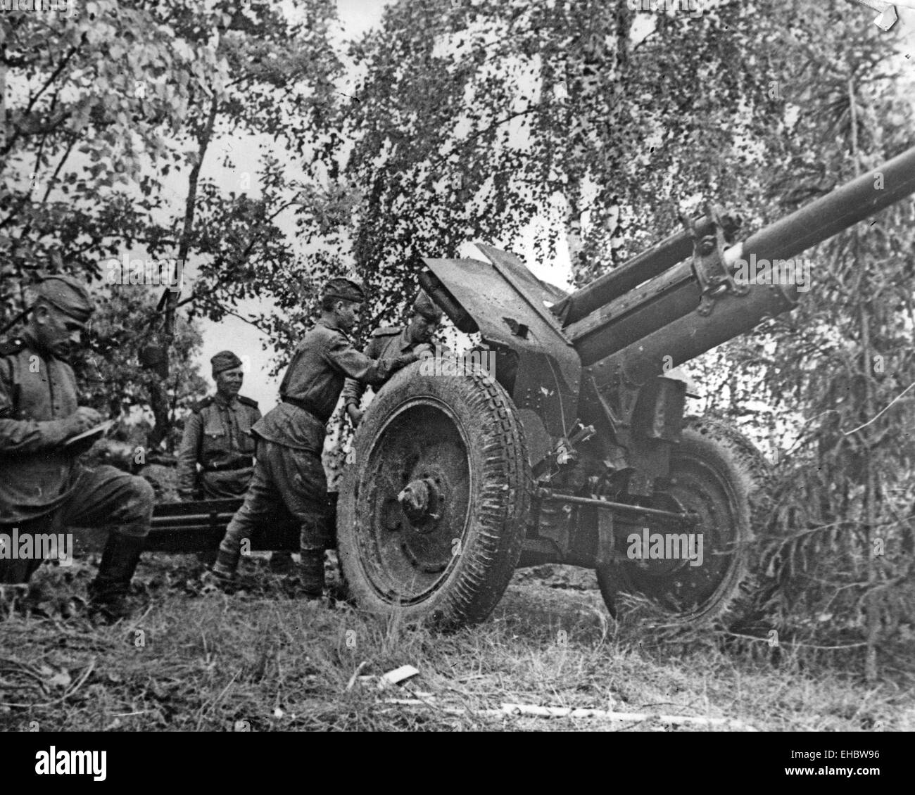 Unité d'artillerie de l'Armée rouge sur 1943, avec leur canon de 76 mm Banque D'Images