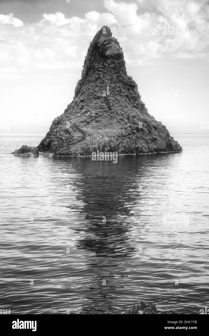 îles cyclopes Banque d'images noir et blanc - Alamy