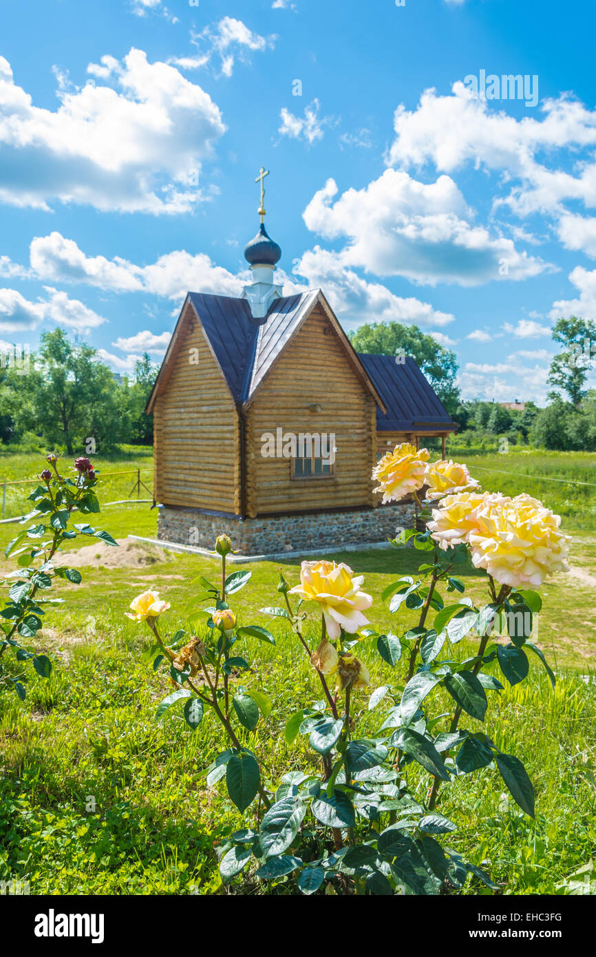 Baignoire dans la sainte source de l'Tikhvin icône de la Mère de Dieu dans la ville de Privolzhsk, Ivanovo region. Banque D'Images